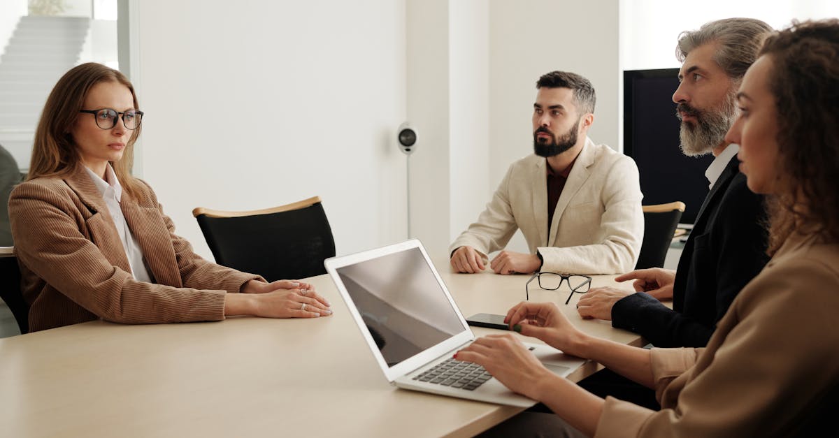 游戏公司和政府如何携手打击技术支持？